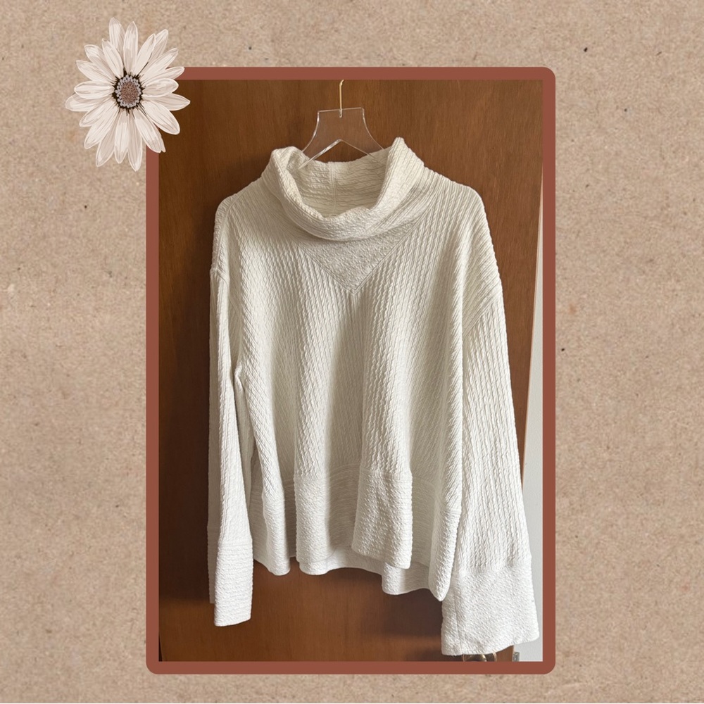 Lululemon Retreat Cowel neck. Cream. Size M/L.